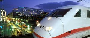 Ein ICE auf der Berliner Stadtbahn