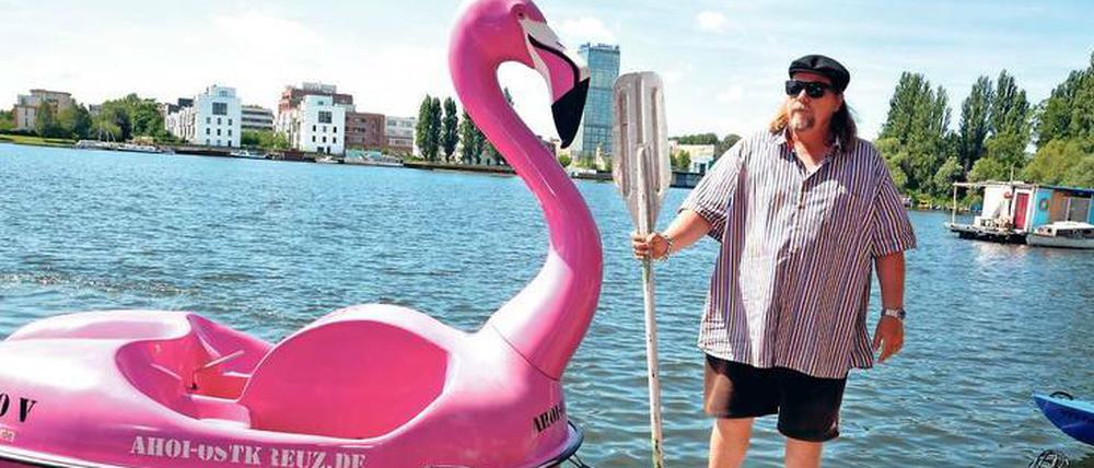 Spree-Kämpfer. Jan Sputnik in seinem Bootsverleih „Ahoi Ostkreuz“ in Berlin Rummelsburg.