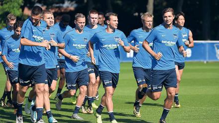 Laufgelage. Herthas Profis haben in der Vorbereitung geschwitzt, um für eine Saison mit Dreifachbelastung fit zu sein.
