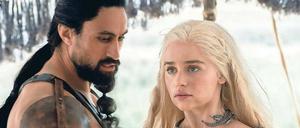 Welt im dauerhaften Kriegszustand. Zu allem Überfluss droht Serienhelden wie Daenerys (Emilia Clarke) oder Khal Moro (Joseph Naufahu) ein jahrelanger, harter Winter.
