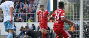 Drin ist er wieder. Lewandowski trifft zum 3:0 für die Bayern in Chemnitz. 