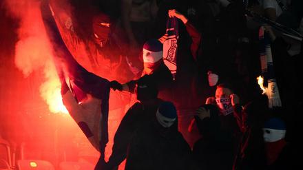 Beim DFB-Pokalspiel am Montag war die Situation zwischen Rostocker Fans und Berliner Anhängern eskaliert.