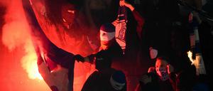 Beim DFB-Pokalspiel am Montag war die Situation zwischen Rostocker Fans und Berliner Anhängern eskaliert.