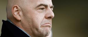 Gianni Infantino ist seit Februar 2016 Präsident des Weltfussballverbands - und nicht jedem gefällt, was er seither angestoßen hat.