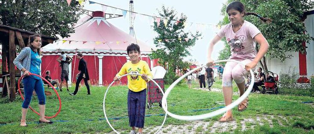 Sprung in ein neues Leben. Der Kinder- und Jugendzirkus Cabuwazi in Altglienicke ist auch eine Anlaufstelle für Kinder aus Flüchtlingsfamilien geworden.