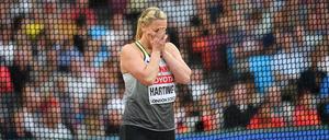 Das war nichts. Julia Harting hält sich nach ihrem Versuch im Diskuswerfen die Hände vor das Gesicht.