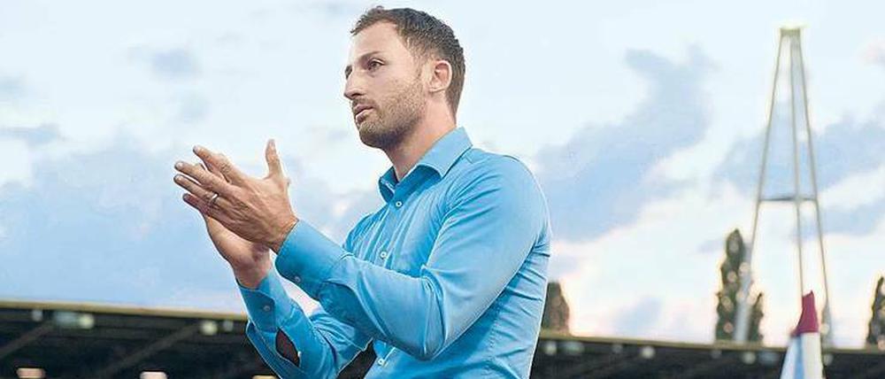 Positive Verstärkung. Domenico Tedesco spendete seinen Spielern beim Pokalduell gegen den BFC Dynamo auffallend oft Beifall. 