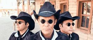 Im Geiste Monty Pythons. Rick Kavanian, Christian Tramitz und Bully Herbig (v. l.) verbreiten als Gaga-Trio „Die drei Kastagnetten“ höheren Unsinn.