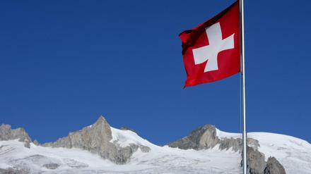 Ein Hotel in der Schweiz hat mit einem Duschhinweis Antisemitismusvorwürfe auf sich gezogen. 