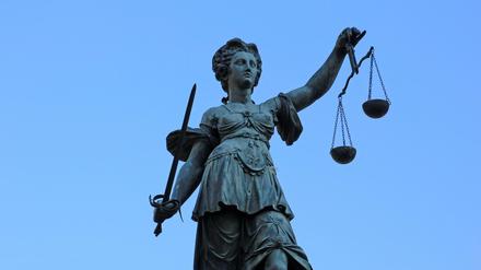 Ein 55-jähriger Frührentner muss sich vor Gericht verantworten.
