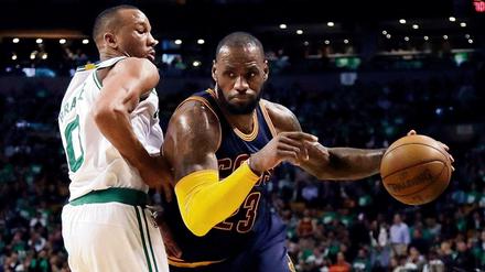 LeBron James (rechts) kämpft für eine bessere Gesellschaft.