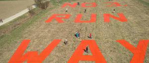 Die Bürgerinitiativen aus Attaching und Berglern wollen ein Zeichen gegen die Pläne für die 3. Startbahn am Flughafen München setzen.