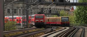 Bei der Berliner S-Bahn stehen viele Züge still.