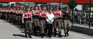 Ein Jahr nach dem Putsch gab es in der Türkei Massenprozesse gegen die mutmaßlich beteiligten.