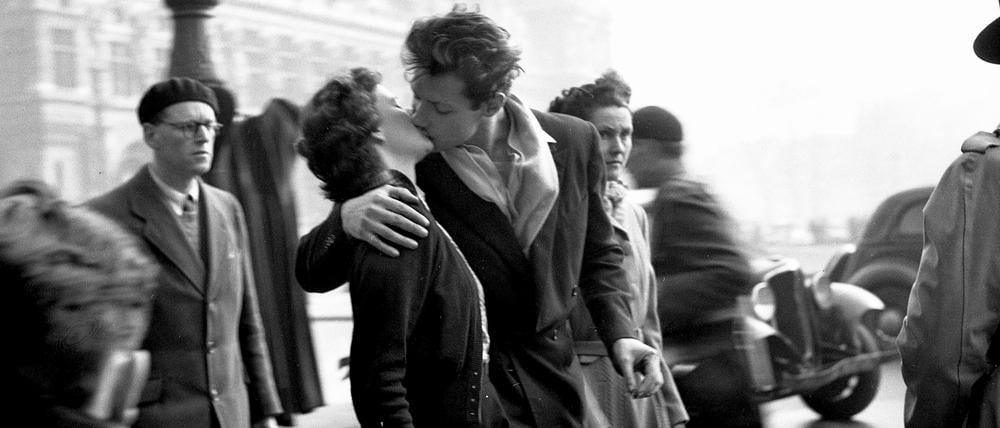 Alles nur gespielt. Eines der berühmtesten Fotos von Robert Doisneau, "Le Baiser de l'Hôtel de Ville Paris", 1950.