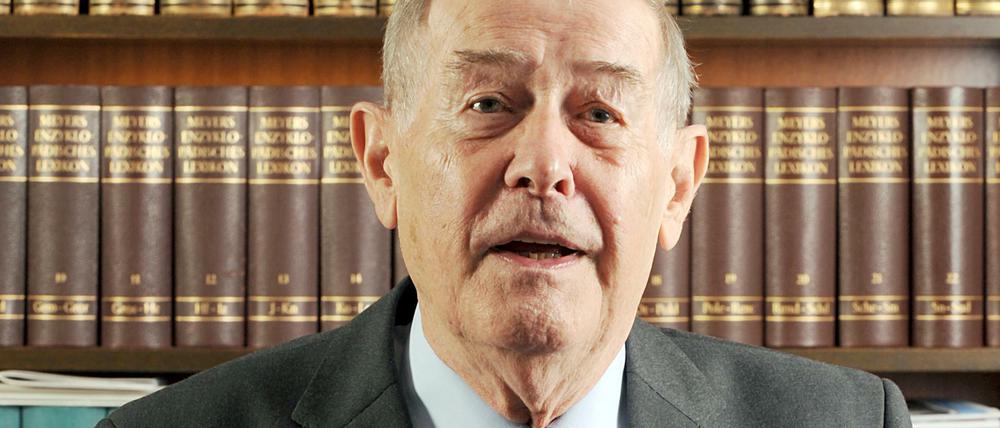 Der Historiker Eberhard Jäckel. Er starb mit 88 Jahren in Stuttgart, wo er viele Jahre die Professur für Neuere Zeitgeschichte innehatte.