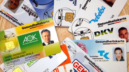 Gesetzlich oder privat? Ohne diese Wahlmöglichkeit könnten Kassenmitglieder einiges sparen. 