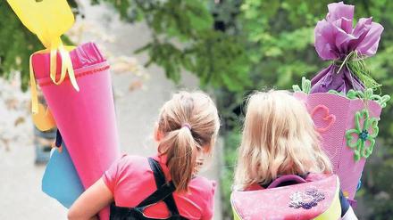 Für viele Eltern ist schon die Suche nach dem richtigen Schulplatz für ihre Kinder ein großes Hindernis. 