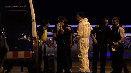 Polizisten haben im spanischen Cambril fünf mutmaßliche Terroristen erschossen. 