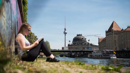 An der Spree kann man auch lesen. 