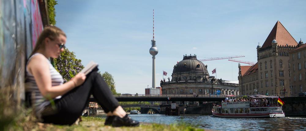 An der Spree kann man auch lesen. 