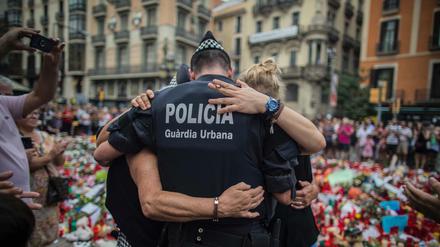 Trauer um die Opfer des Anschlags in Barcelona auf der Flaniermeile Las Ramblas Gedenken