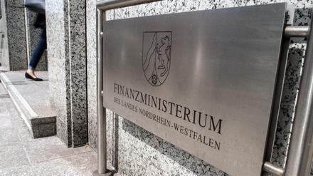Der Schriftzug «Finanzministerium» kann so nicht stehen bleiben.
