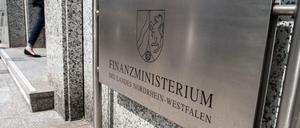 Der Schriftzug «Finanzministerium» kann so nicht stehen bleiben.