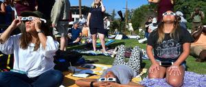 Blick in die Sonne, bevor es dunkel wird. 