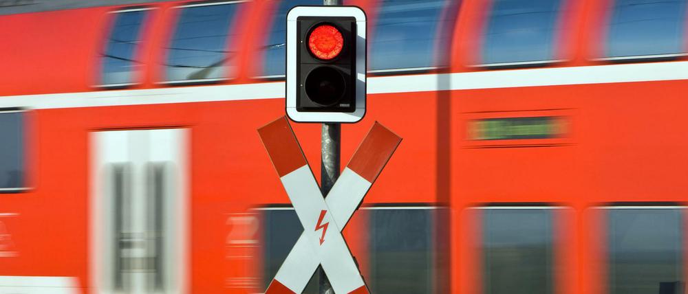 Eine Frau hat in der Nacht zu Freitag ihr Kind im Regionalexpress zur Welt gebracht. 