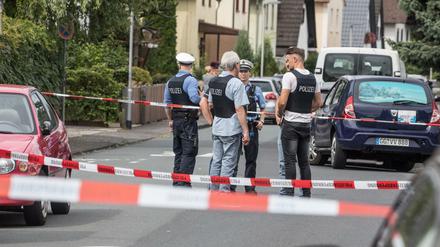 Der Tatort in der Stadt im Kreis Groß-Gerau wurde weiträumig abgesperrt.