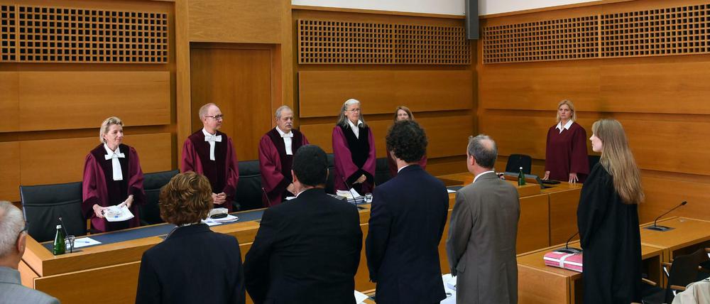 Der erste Senat des Bundesverwaltungsgerichts in Leipzig eröffnet am 22.08.2017 die Verhandlung über eine Abschiebeanordnung gegen einen in Deutschland geborenen 27-jährigen Algerier.