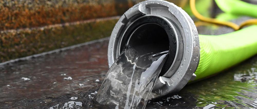Trotz Ausnahmezustand konnte die Feuerwehr nicht alle Keller trocken halten - auf viele Berliner kommen deshalb hohe Kosten zu. 