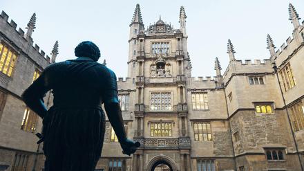 Das Ziel ist Oxford, so viel steht fest. Aber wer wohnt mit wem in den Gastfamilien? Darum gibt es Streit. 