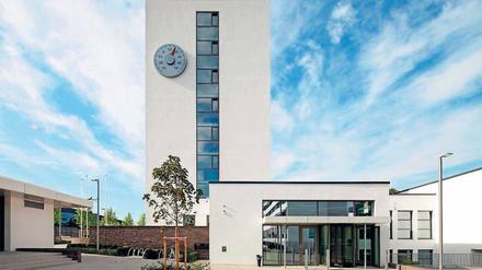 Politisches Klima. Andreas Sailstorfers Außenthermometer am Alten Abgeordnetenhochhaus in Bonn (2011) erinnert symbolhaft an die Zeit, als in der ehemaligen Hauptstadt noch über die Geschicke der Bundesrepublik entschieden wurde.
