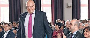 Vor dem Auftritt. Kanzleramtschef Peter Altmaier (CDU) sprach am Dienstagabend in Berlin über Mitgrationspolitik und Integration. Rechts die Gastgeber, Marcel Fratzscher, Präsident des Wirtschaftsforschungsinstituts DIW, und Naika Foroutan, Vize-Direktorin des Integrationsforschungsinstituts BIM.