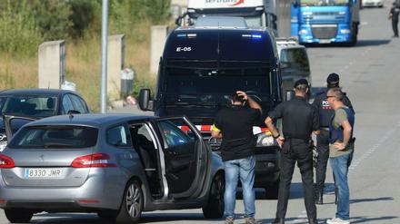 Polizeikontrollen im Süden von Barcelona, unweit der Stadt in der Younes Abouyaaqoub erschossen wurde.