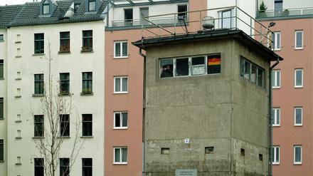 Der ehemaliger Grenzkontrollturm in der Kieler Straße gehört jetzt zur Berliner Mauer-Stiftung.