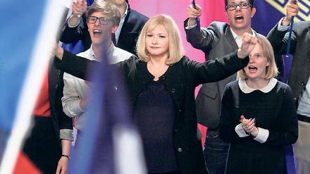 Volksnah. Das Le-Pen-Double Agnès Dorgelle (Catherine Jacob).