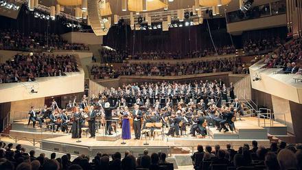 Der Beginn eines langen Abschieds. Simon Rattle nimmt in seiner letzten Berliner Saison mit den Philharmonikern lauter Lieblingsstücke ins Programm.