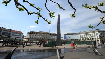 Kunst überall. Der Königsplatz der documenta-Stadt Kassel, mit einem Obelisk des US-Künstlers Olu Oguibe.