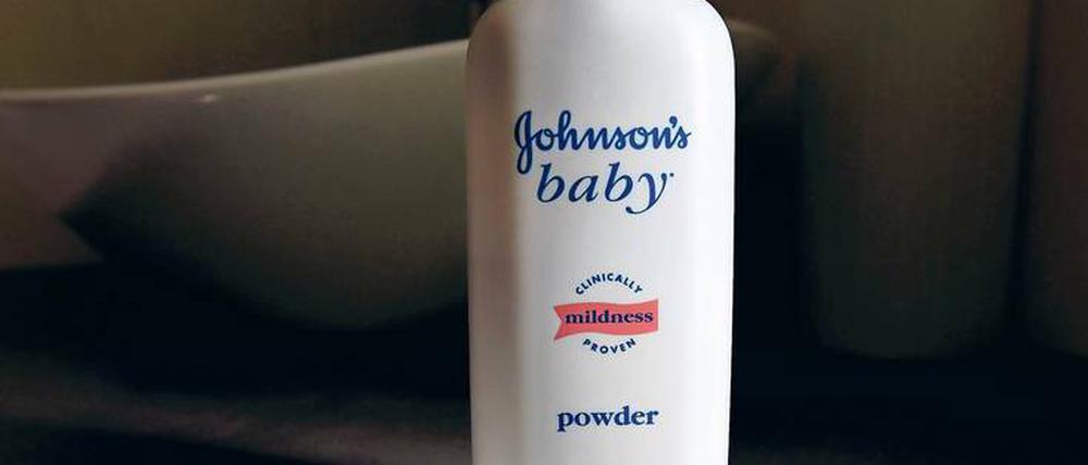 Pulverfass. Talkum-Puder wird verdächtigt, Eierstockkrebs auszulösen.