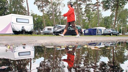  Die vielen nassen Tage in diesem Sommer haben das Geschäft laut dem Verband der Campingwirtschaft etwas beeinträchtigt. 