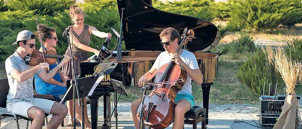 Säulen und Serenaden. Beim Festival auf der Insel Lesbos geht es leger zu. 