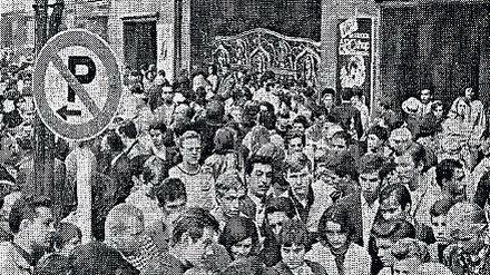Revolution nach Ladenschluss. Protest am KaDeWe gegen längere Öffnungszeiten, am 26. August 1967. 