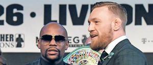 Noch im Zwirn. Floyd Mayweather (links) und Conor McGregor. 