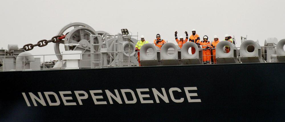 Die Umschlagplattform für Flüssiggas "Independence" erreicht 2014 den litauischen Hafen Klaipeda.