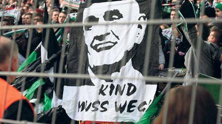 Aus Protest gegen das Verhalten von Präsident Martin Kind wollen einige Fans von Hannover im Stadion keine Stimmung machen.