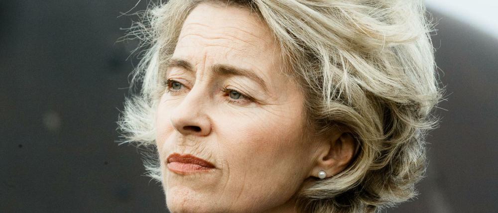 Im Sturm. Ursula von der Leyen beim Besuch in Eckernförde.