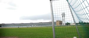 Sport kostenfrei! Lust auf Tischtennis? Auf in den Tiergarten! Bolzplätze gibt es in jedem Park und auch auf dem Tempelhofer Feld. 